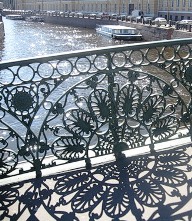 El puente del Canto (Pvchesky) en San Petersburgo